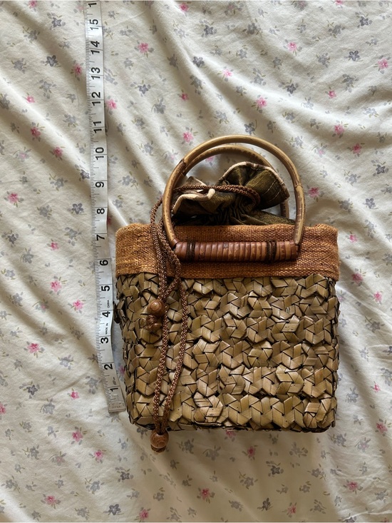 Handbags - Straw bag with Drawstring and Floral Material on top to pull closed. Dainty